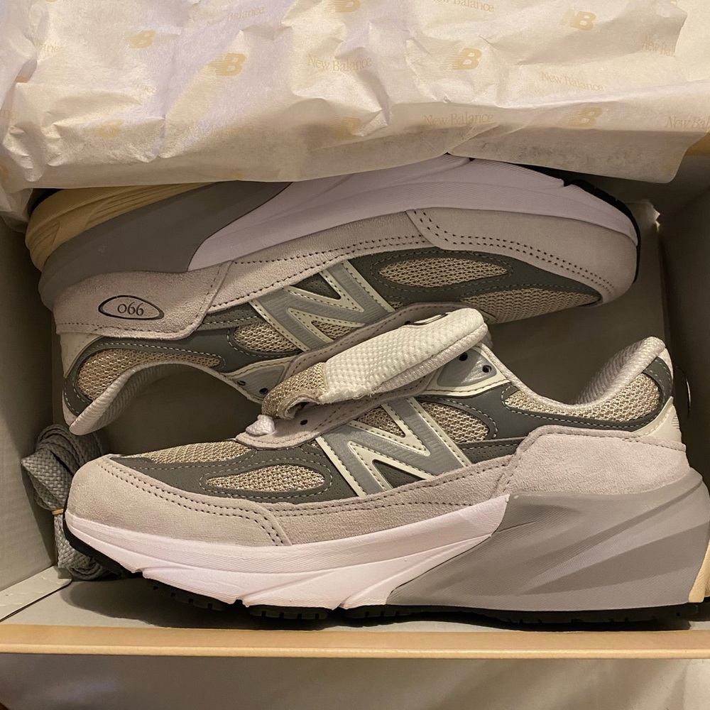 New Balance Gray and White Athletic Shoes Unisex  size 5.5 which is 7 for Womens